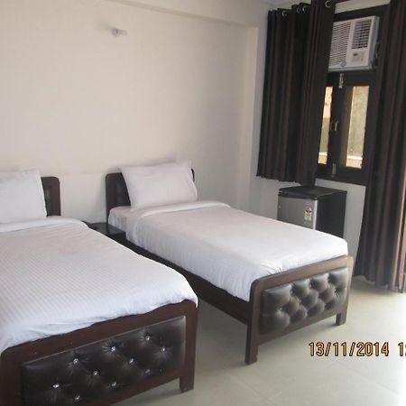 Charanpahari Hotel نيودلهي المظهر الخارجي الصورة