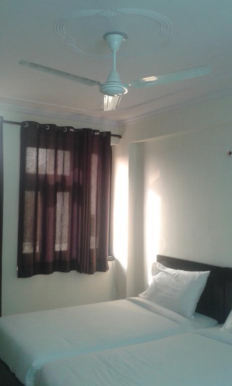Charanpahari Hotel نيودلهي المظهر الخارجي الصورة