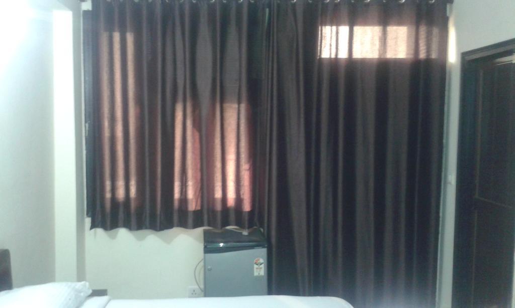 Charanpahari Hotel نيودلهي المظهر الخارجي الصورة