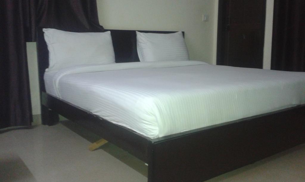Charanpahari Hotel نيودلهي الغرفة الصورة