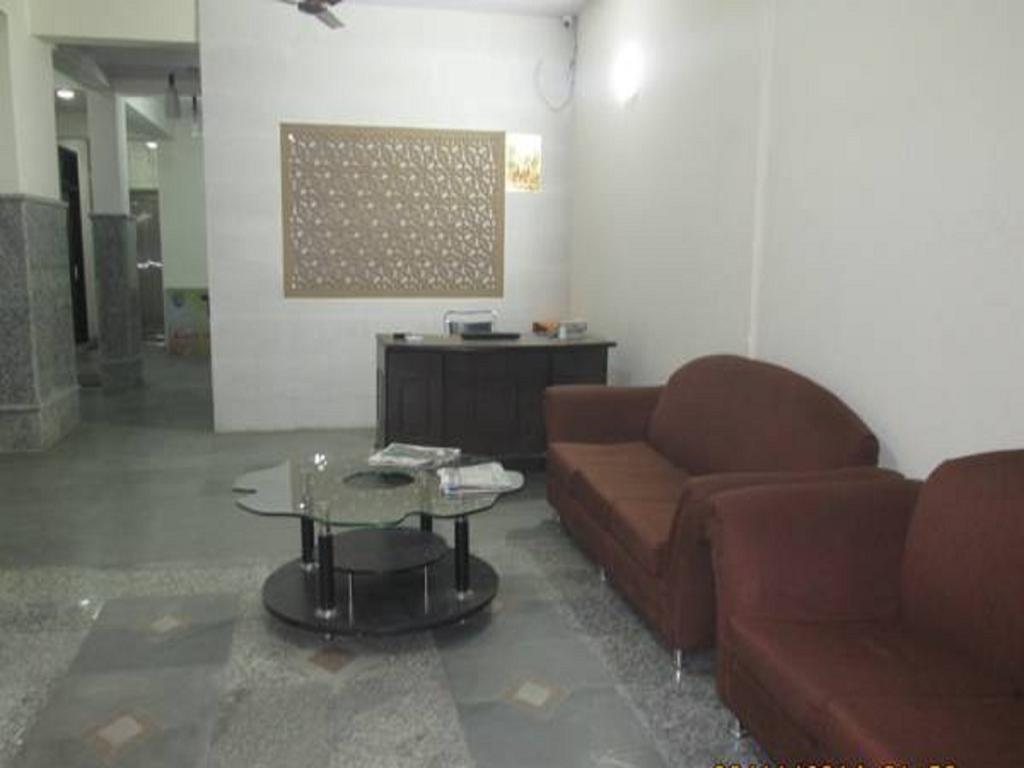 Charanpahari Hotel نيودلهي المظهر الخارجي الصورة