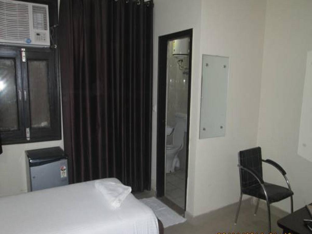 Charanpahari Hotel نيودلهي المظهر الخارجي الصورة