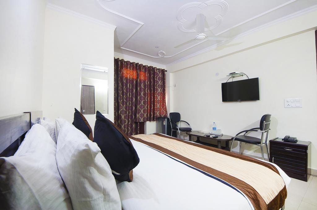 Charanpahari Hotel نيودلهي المظهر الخارجي الصورة