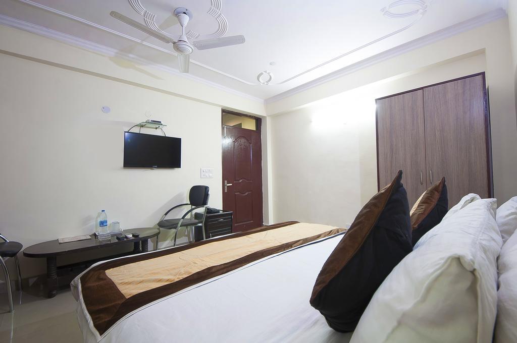 Charanpahari Hotel نيودلهي المظهر الخارجي الصورة