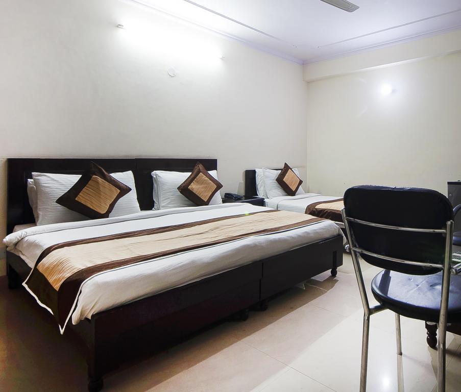Charanpahari Hotel نيودلهي المظهر الخارجي الصورة