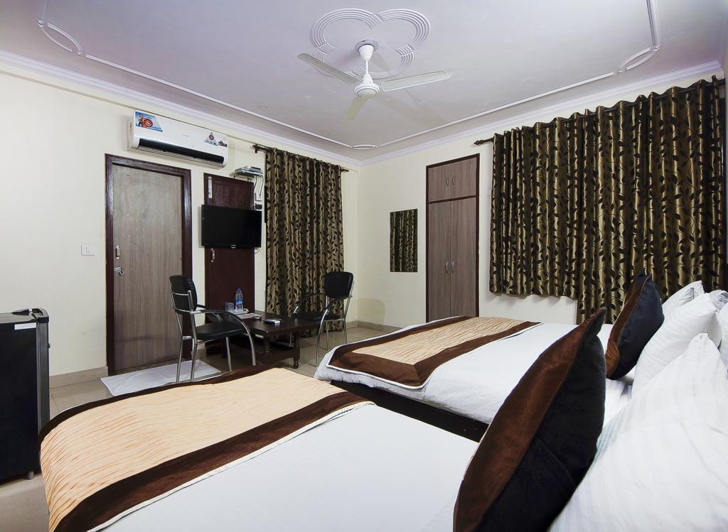 Charanpahari Hotel نيودلهي المظهر الخارجي الصورة
