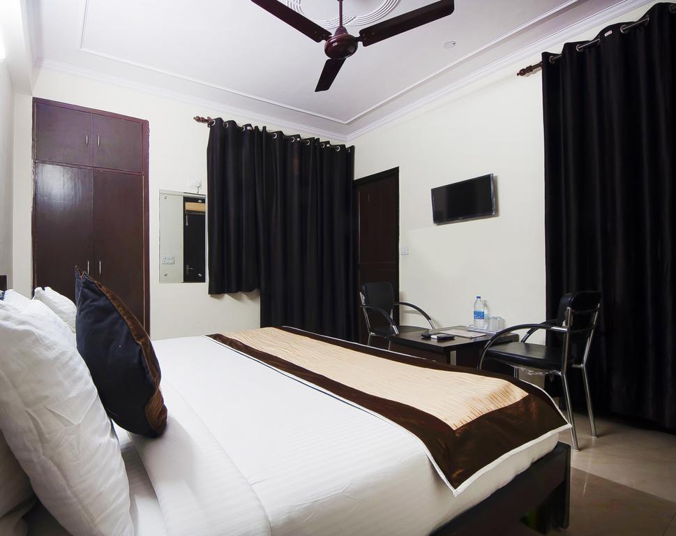 Charanpahari Hotel نيودلهي المظهر الخارجي الصورة