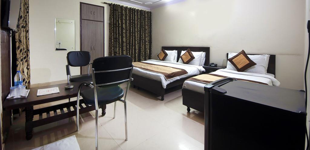 Charanpahari Hotel نيودلهي المظهر الخارجي الصورة