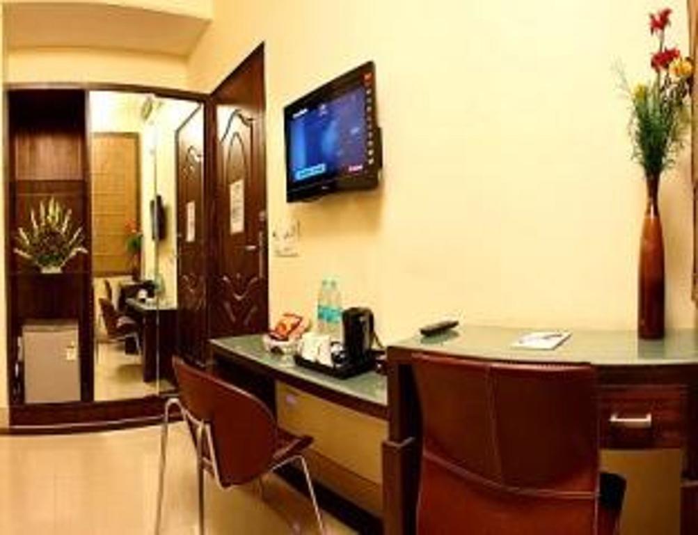 Charanpahari Hotel نيودلهي المظهر الخارجي الصورة