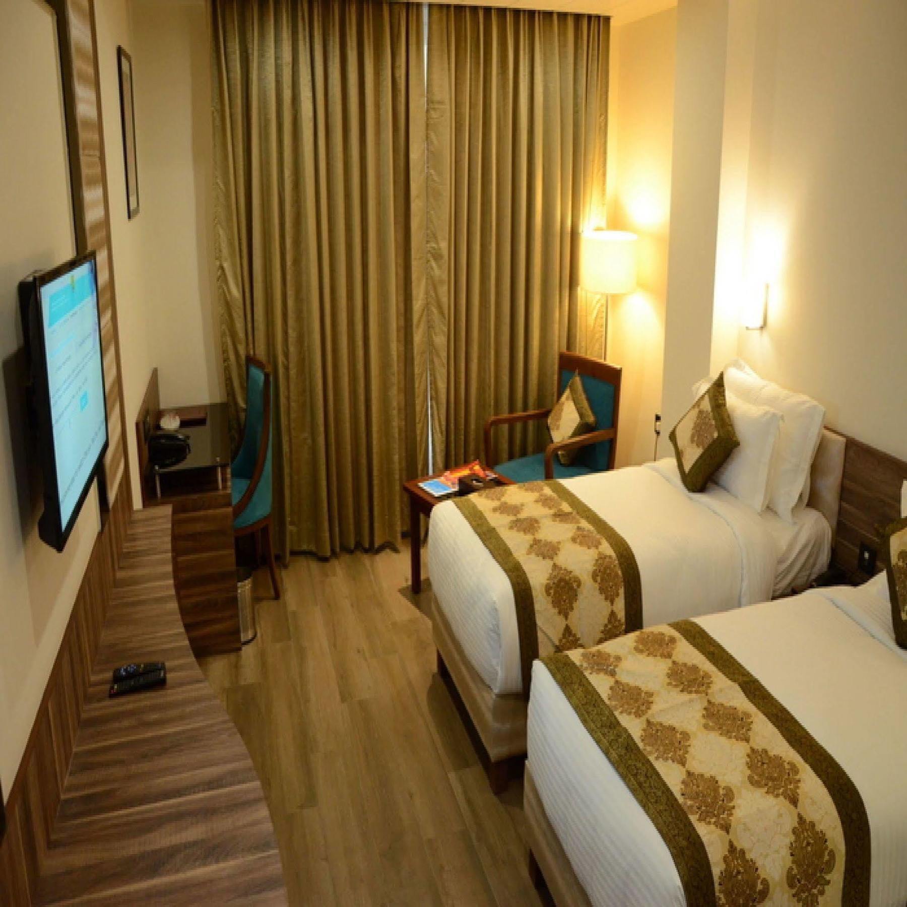 Charanpahari Hotel نيودلهي المظهر الخارجي الصورة