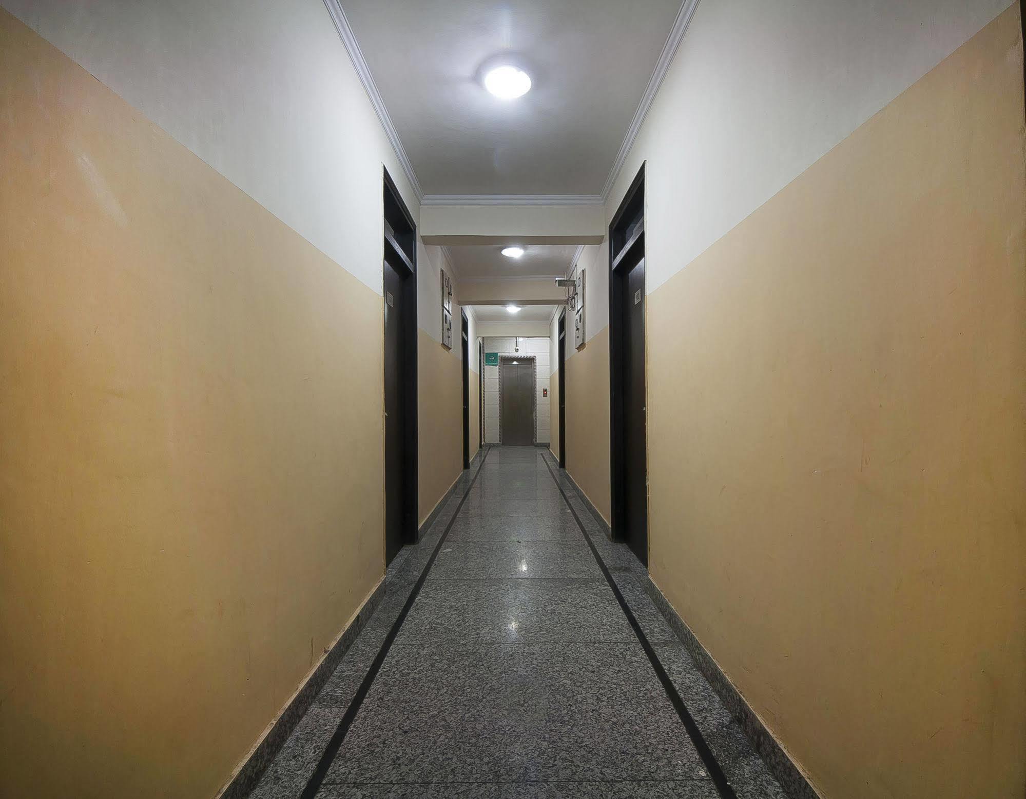 Charanpahari Hotel نيودلهي المظهر الخارجي الصورة