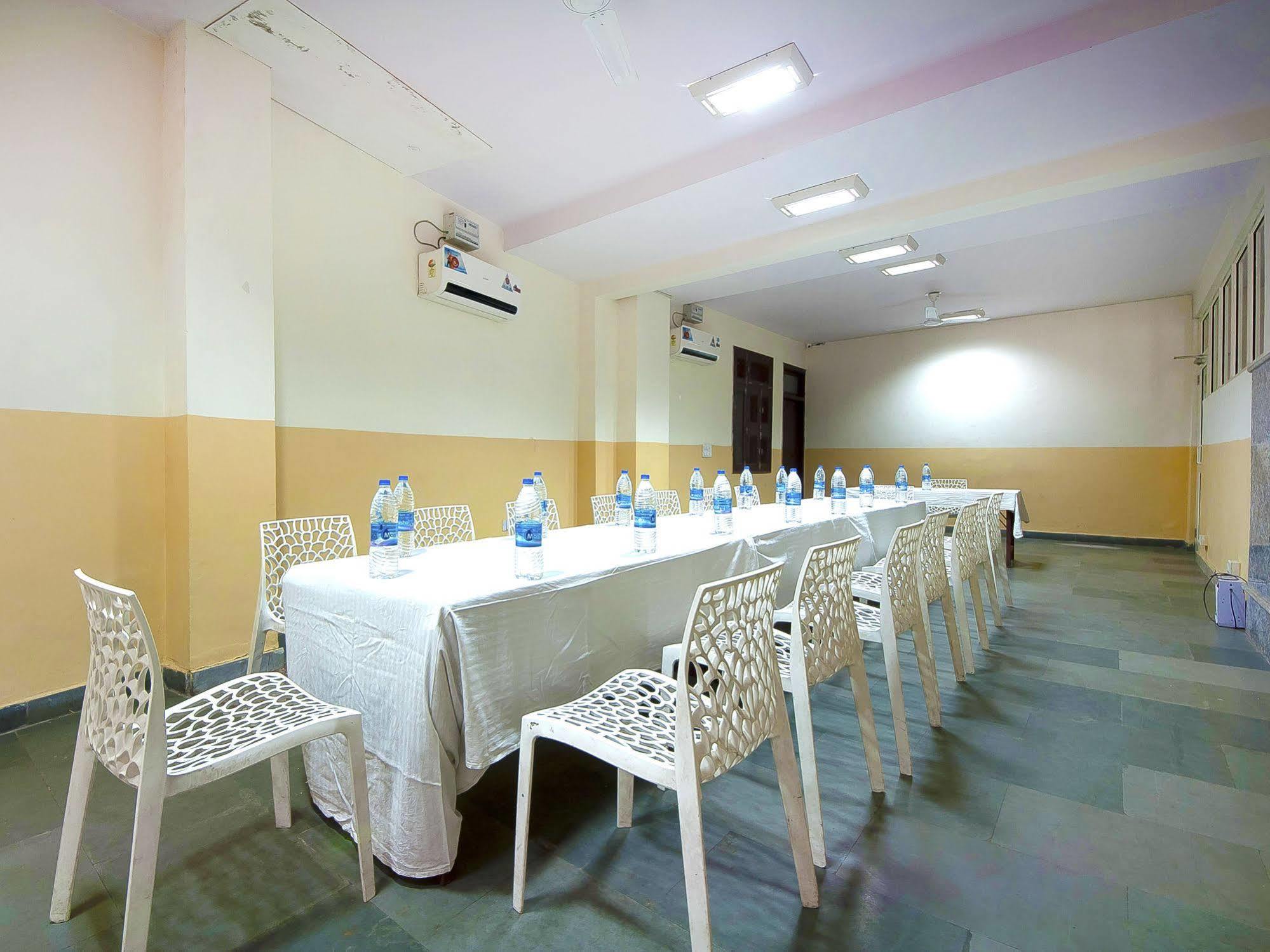 Charanpahari Hotel نيودلهي المظهر الخارجي الصورة