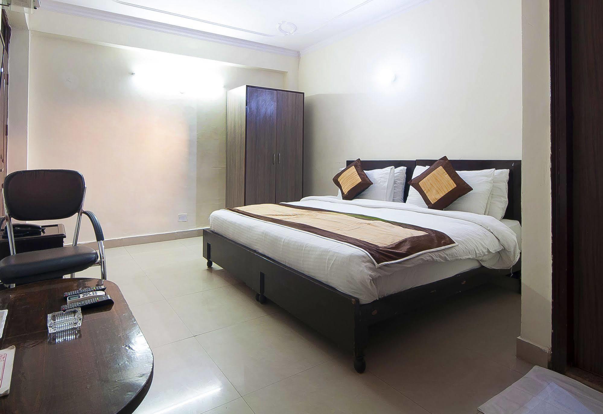 Charanpahari Hotel نيودلهي المظهر الخارجي الصورة