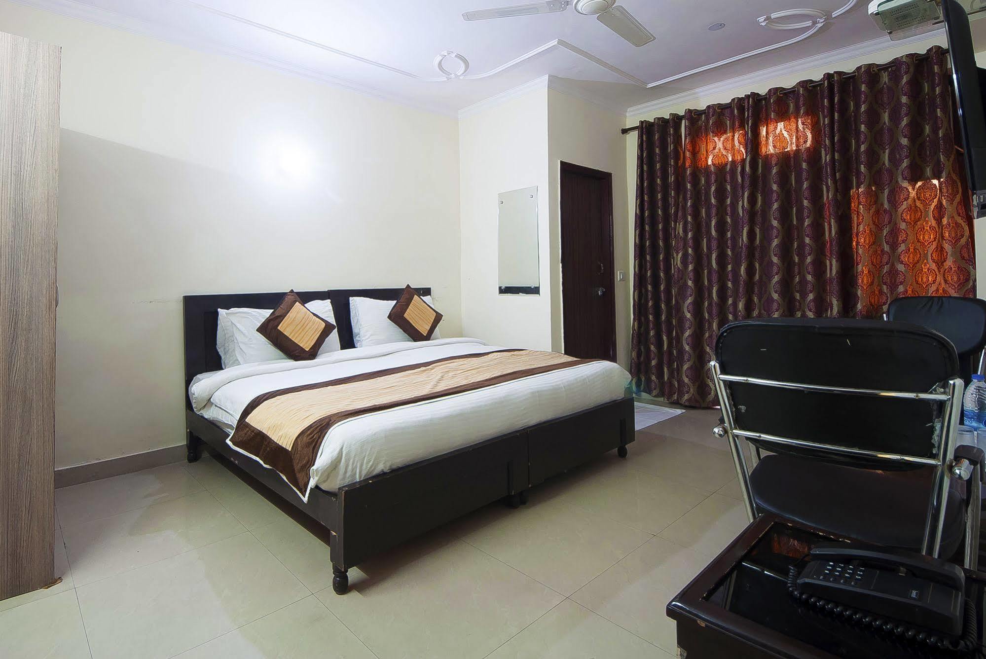 Charanpahari Hotel نيودلهي المظهر الخارجي الصورة