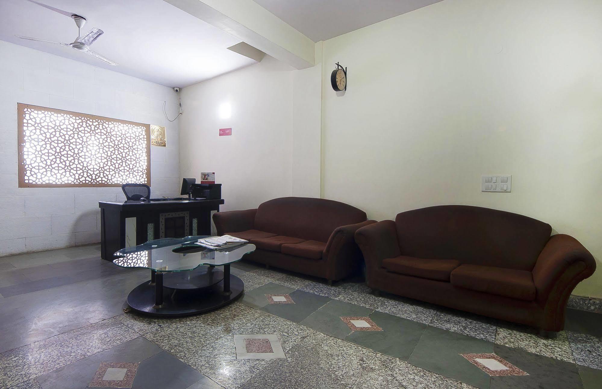 Charanpahari Hotel نيودلهي المظهر الخارجي الصورة
