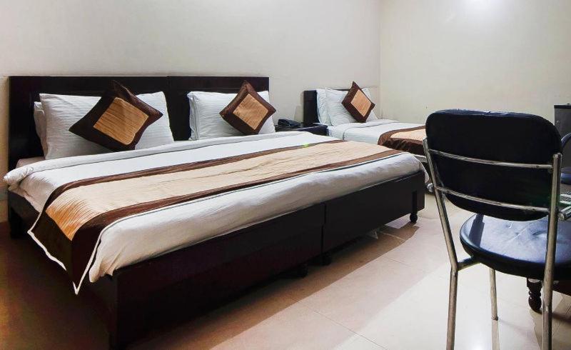 Charanpahari Hotel نيودلهي المظهر الخارجي الصورة