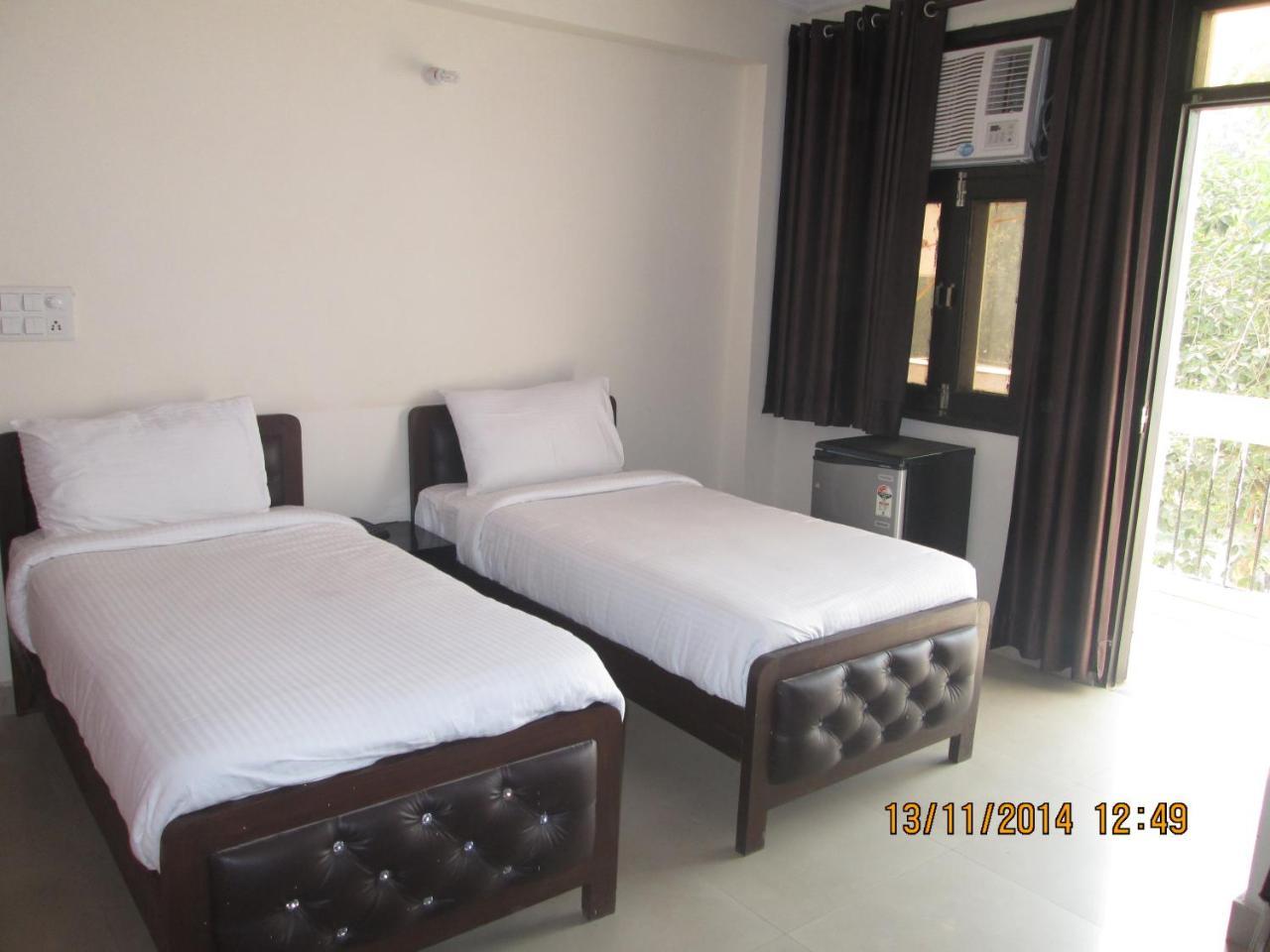 Charanpahari Hotel نيودلهي المظهر الخارجي الصورة