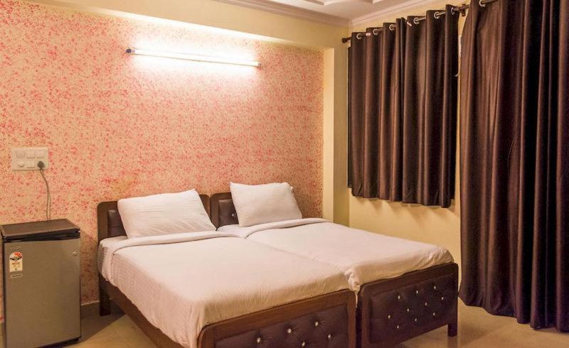 Charanpahari Hotel نيودلهي المظهر الخارجي الصورة
