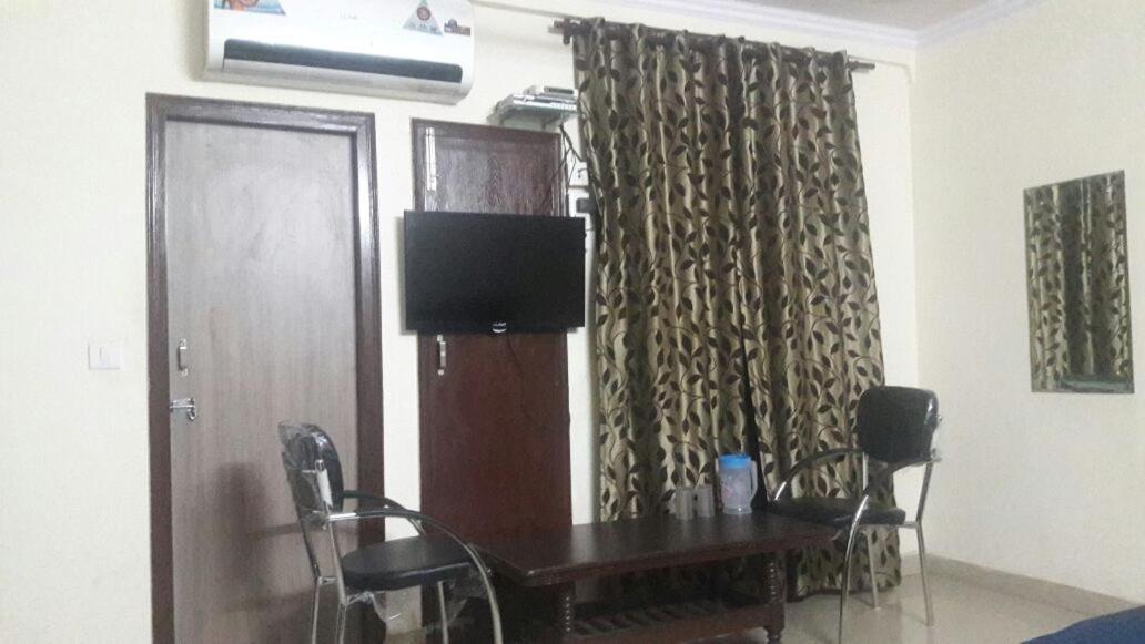 Charanpahari Hotel نيودلهي المظهر الخارجي الصورة